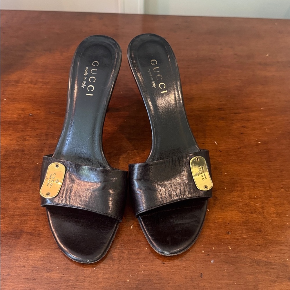 Gucci black slides heels with gold detail
